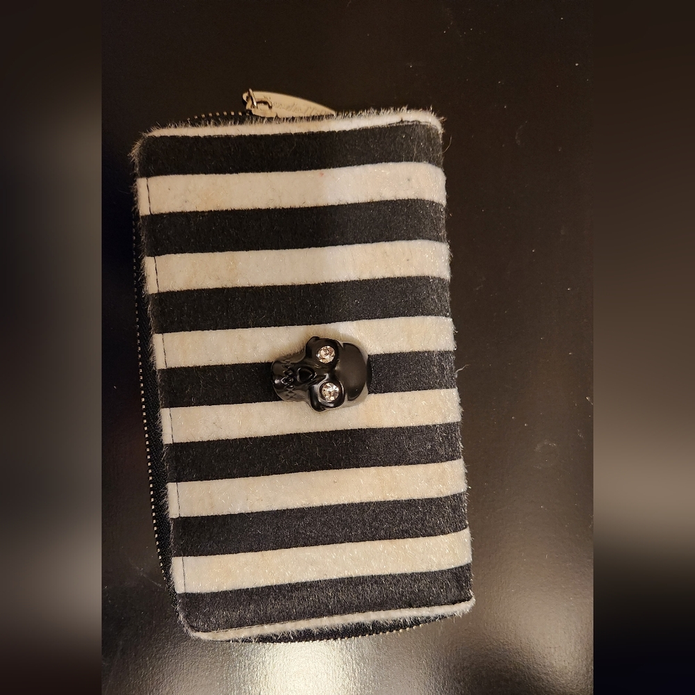 Lux de Ville Wallet Black and White Stripes